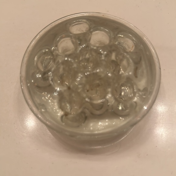 Small antique glass clear flower frog paper weight - Picture 2 of 4